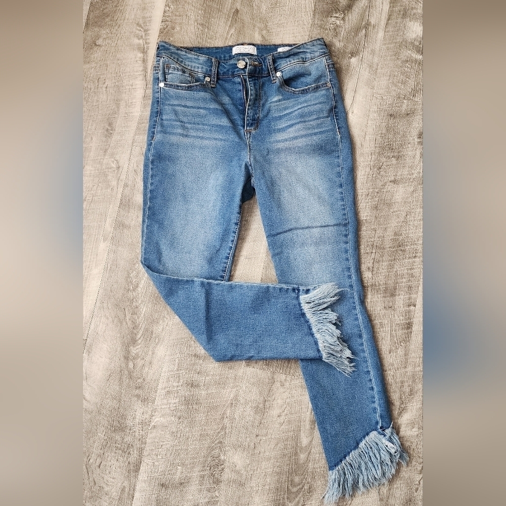 Sofia by Sofia Vergara Light Blue Frayed Ankle Jeans